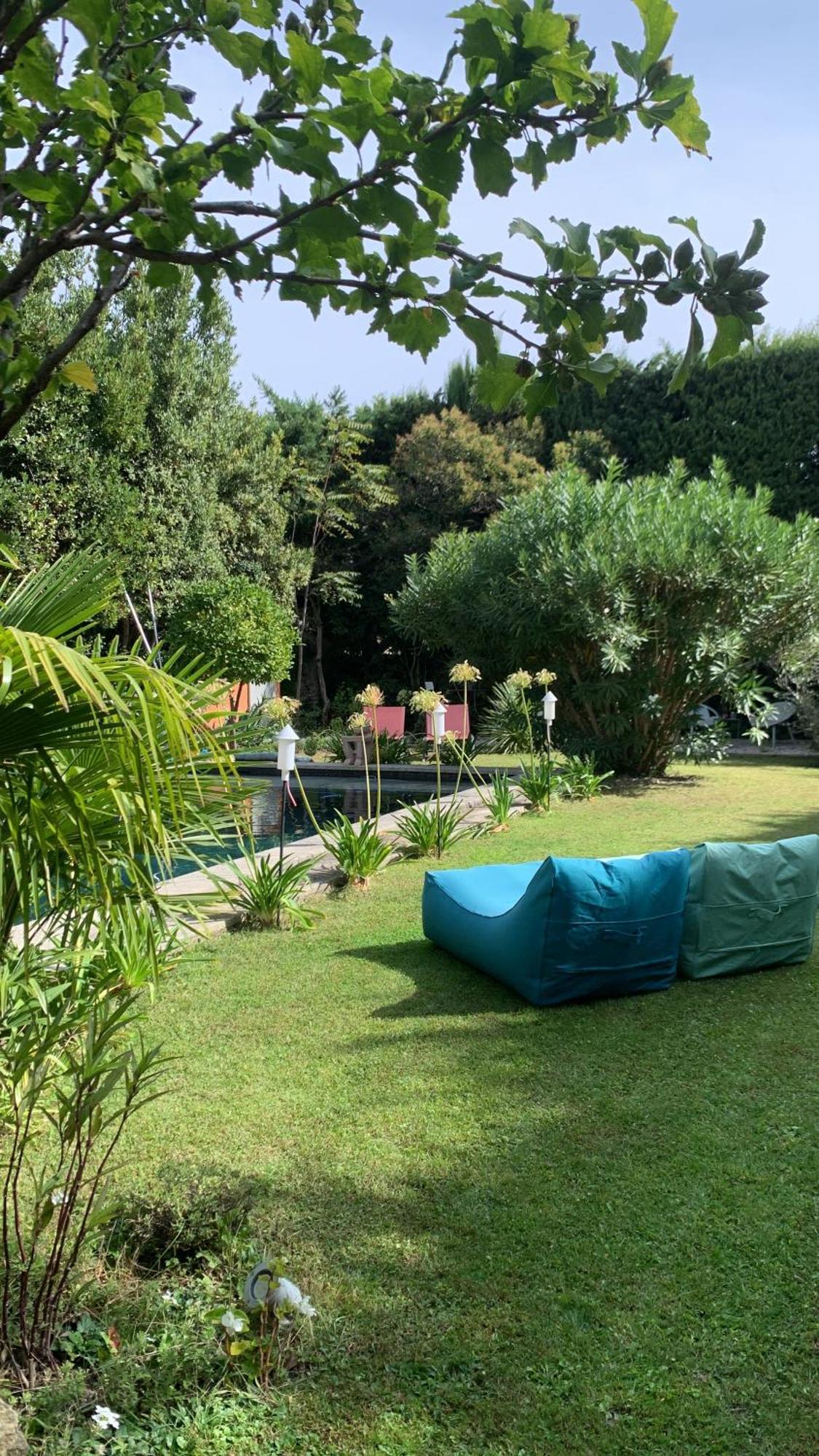 La Demeure Bed & Breakfast Eyguières Екстериор снимка