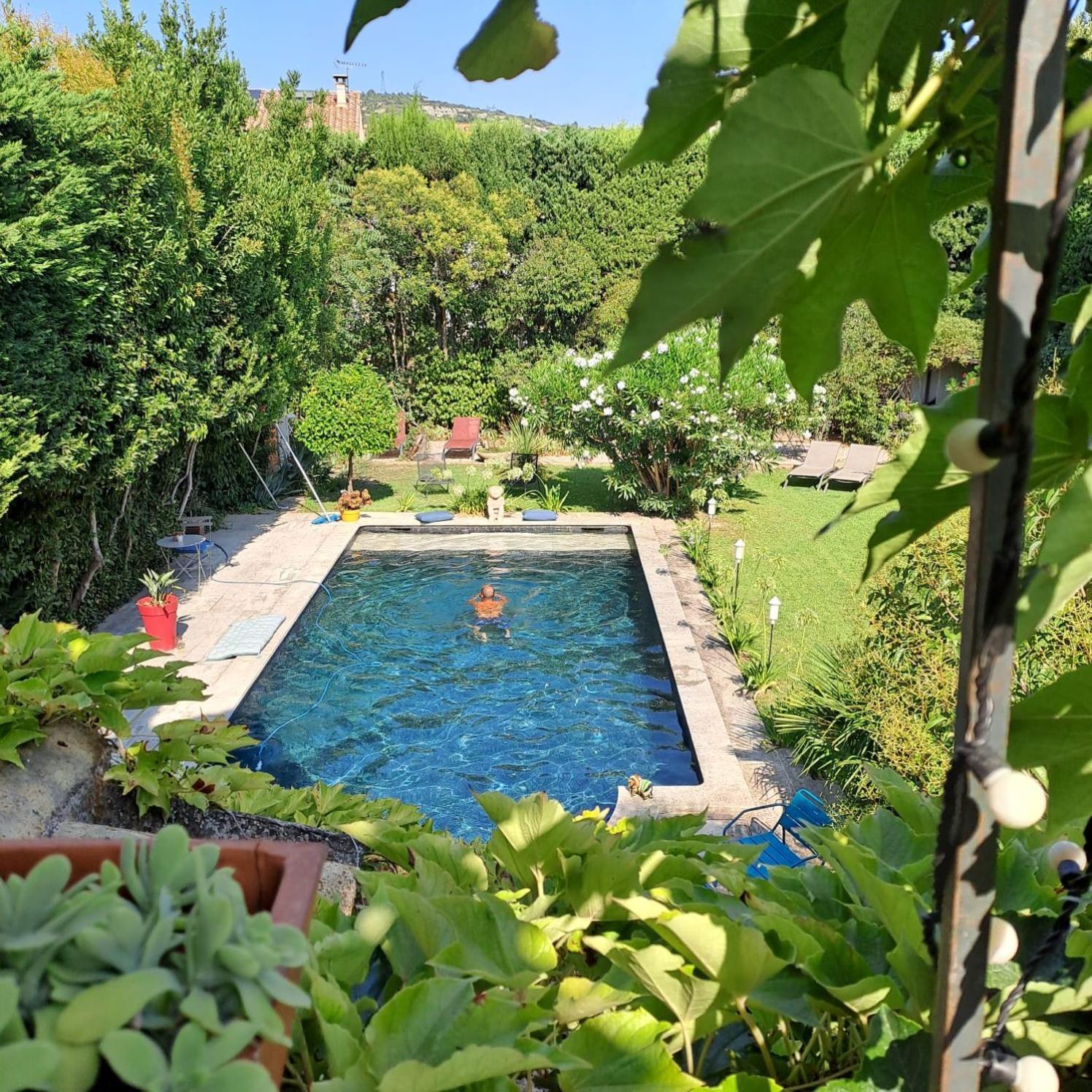 La Demeure Bed & Breakfast Eyguières Екстериор снимка