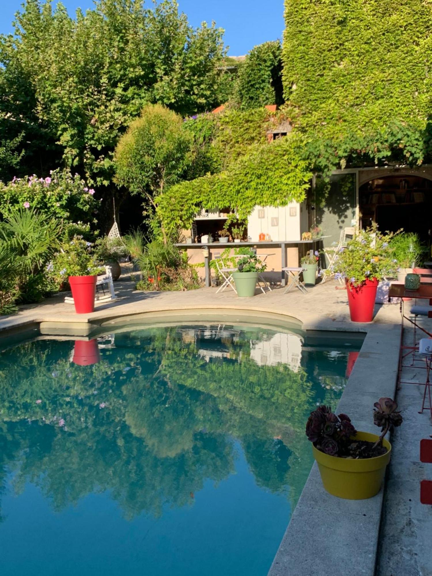 La Demeure Bed & Breakfast Eyguières Екстериор снимка