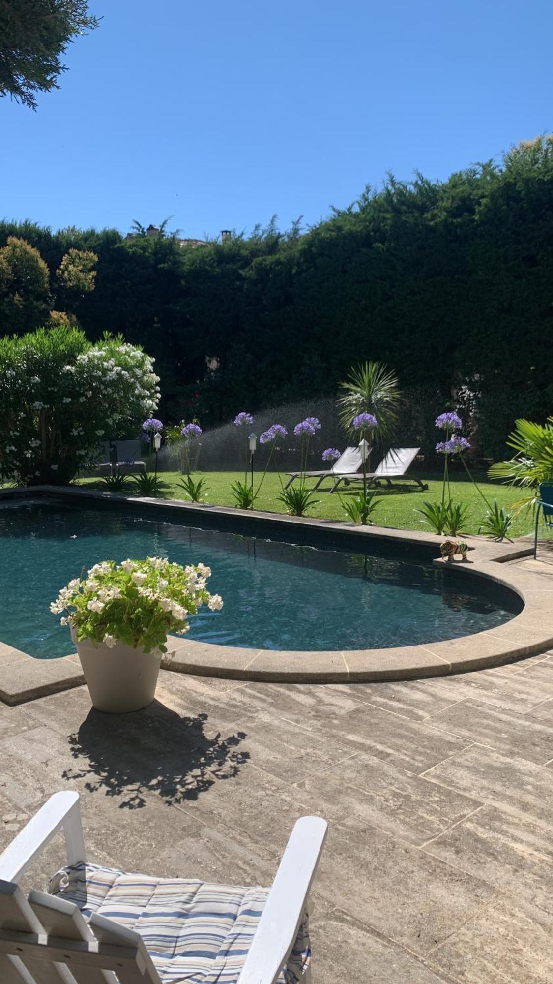 La Demeure Bed & Breakfast Eyguières Екстериор снимка