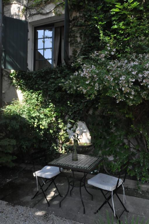 La Demeure Bed & Breakfast Eyguières Екстериор снимка