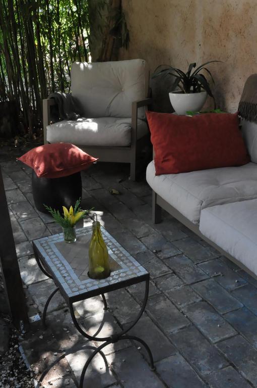 La Demeure Bed & Breakfast Eyguières Екстериор снимка